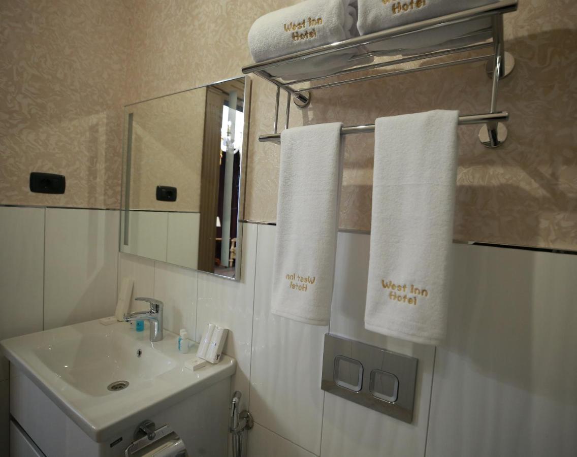 באקו West Inn Hotel & Restaurant Nz מראה חיצוני תמונה