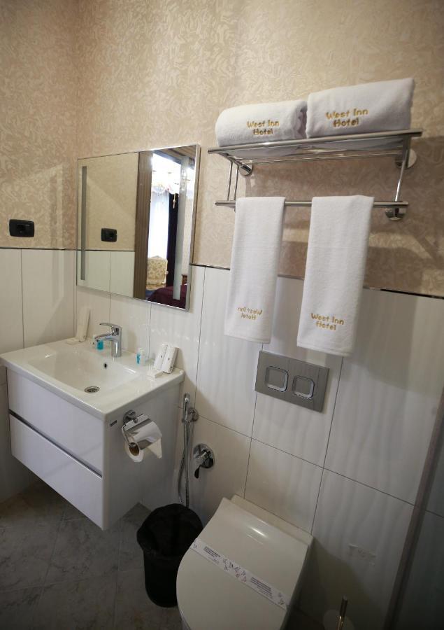 באקו West Inn Hotel & Restaurant Nz מראה חיצוני תמונה